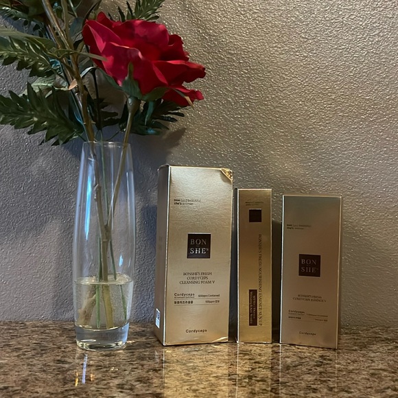 BON SHE Korean Skin Care - Picture 1 of 3